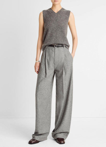 VINCE Signature - Donegal Plush Cashmere Sweater Vest in V-Neck