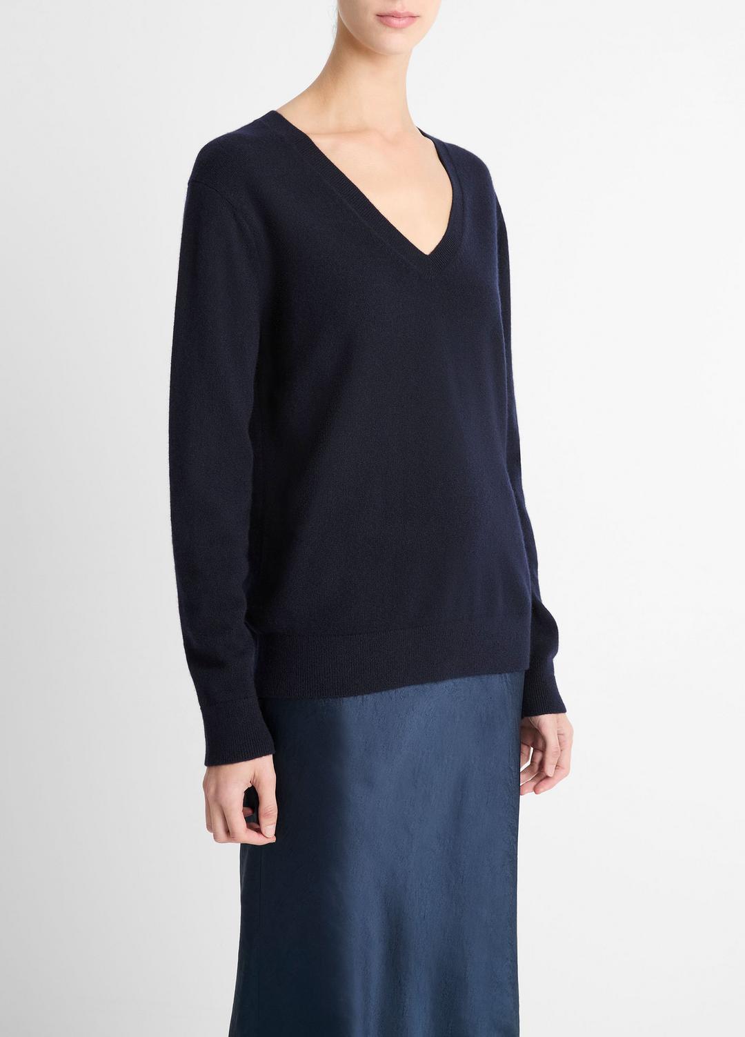 VINCE Quality - Cashmere Weekend V-Neck Sweater in V-Neck